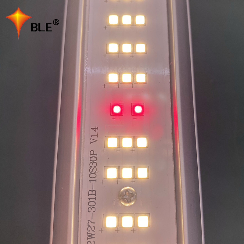 Wasserdichtes 60-Watt-Linear-LED-Wachstumslicht für Orchideen